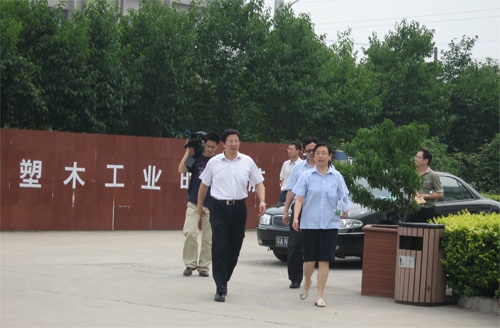 南京市政府領(lǐng)導(dǎo)蒞臨聚鋒參觀指導(dǎo)工作